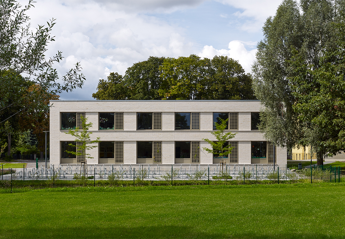 1_SEZ_Schulerweiterung_Grundschule_Zepernick_Farbenfroh_Schüler_Lernen_Neubau_Innenausbau